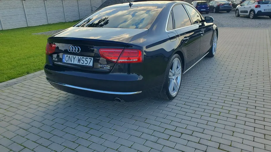 AUDI A8 -