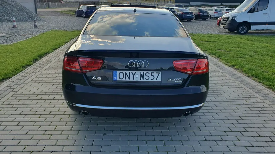 AUDI A8 -