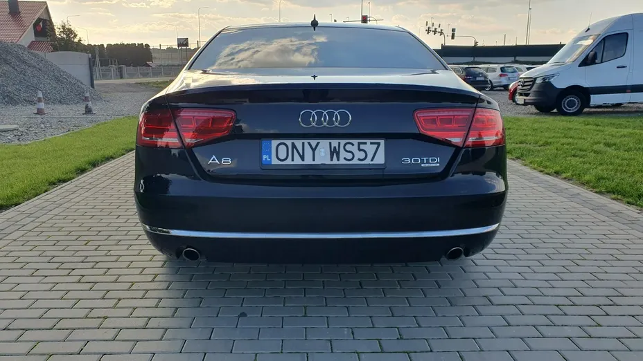 AUDI A8 -