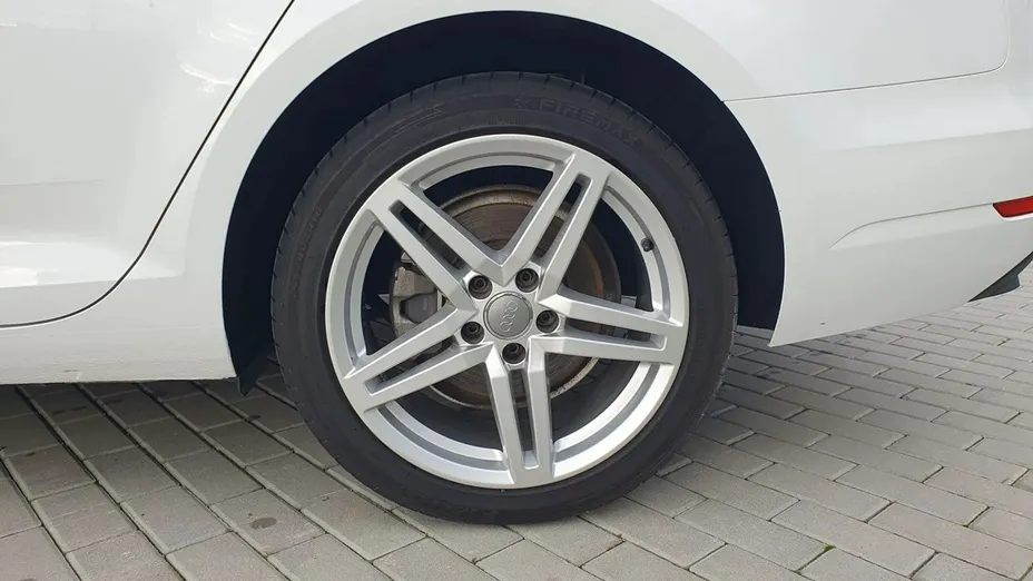 AUDI A4 -