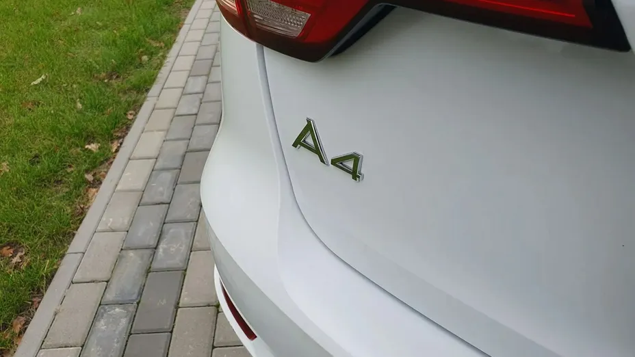 AUDI A4 -