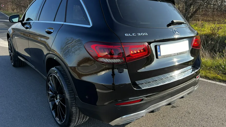 MERCEDES-BENZ GLC -