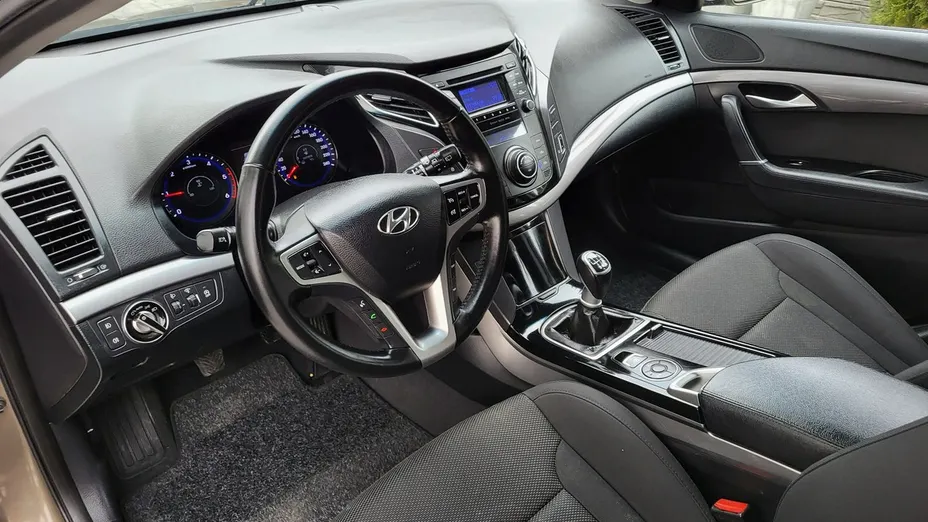HYUNDAI i40 -
