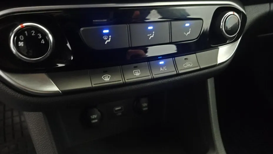 HYUNDAI i30 -