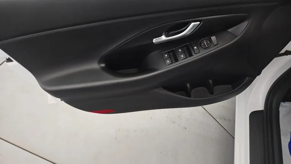 HYUNDAI i30 -