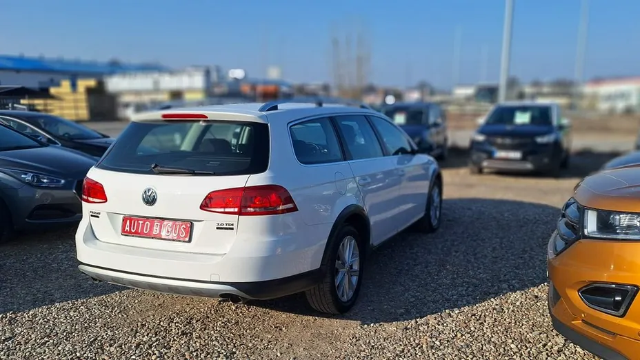 VOLKSWAGEN Passat -
