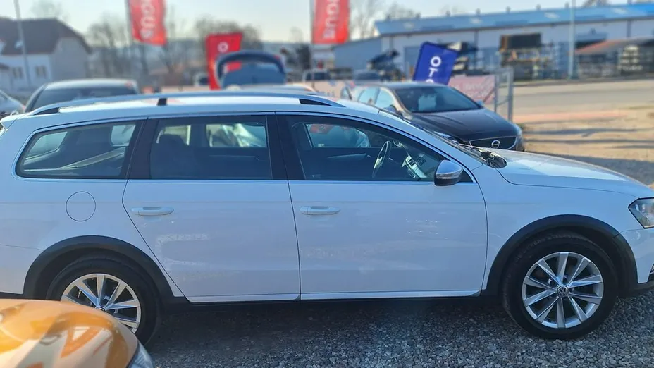VOLKSWAGEN Passat -
