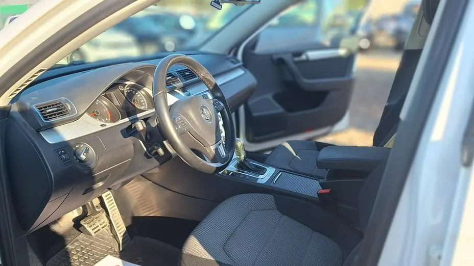 VOLKSWAGEN Passat -