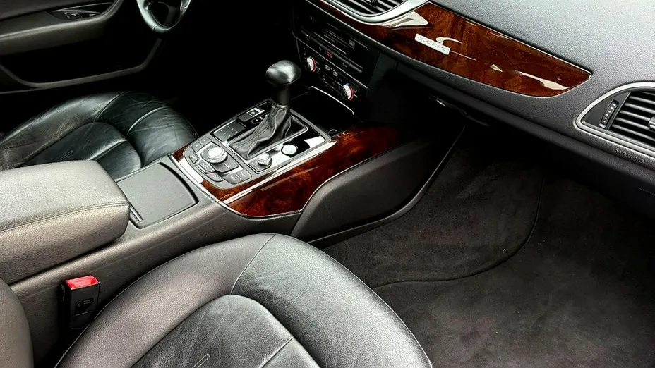 AUDI A6 -