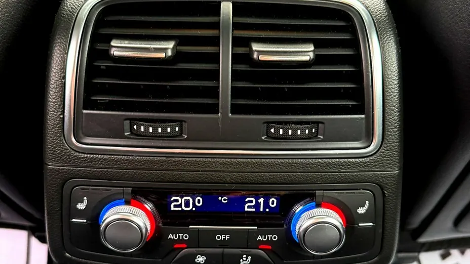AUDI A6 -