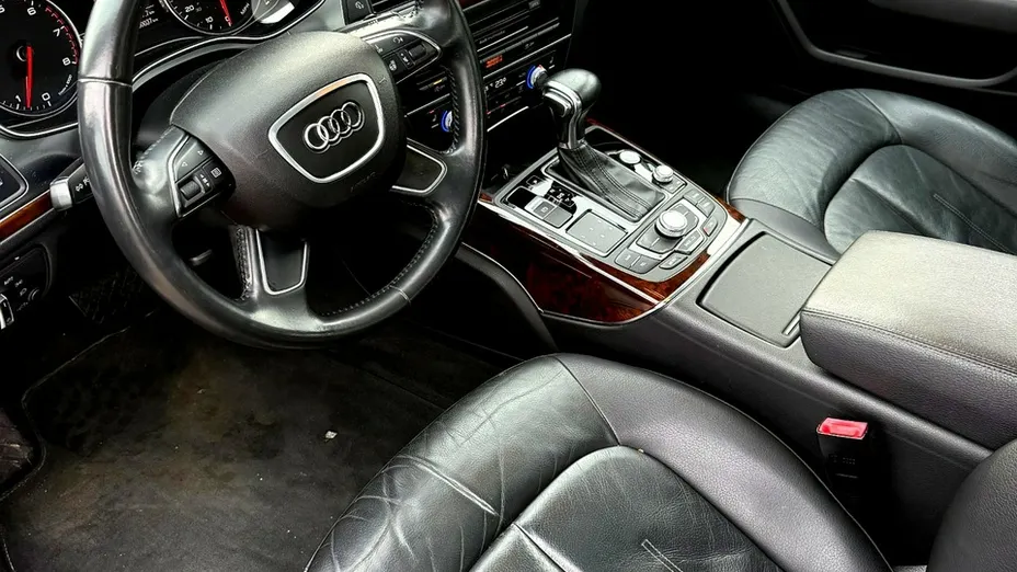 AUDI A6 -