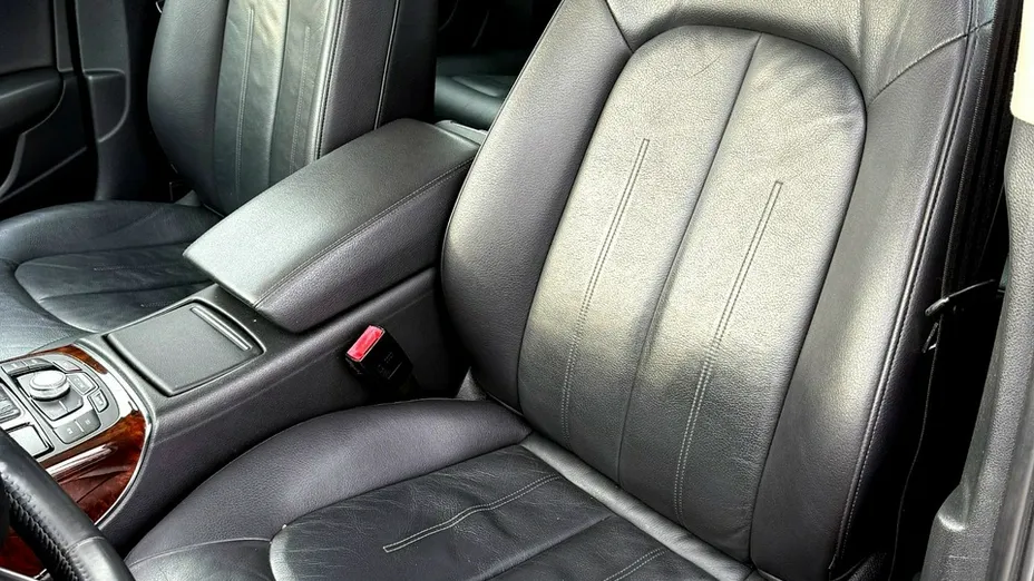 AUDI A6 -