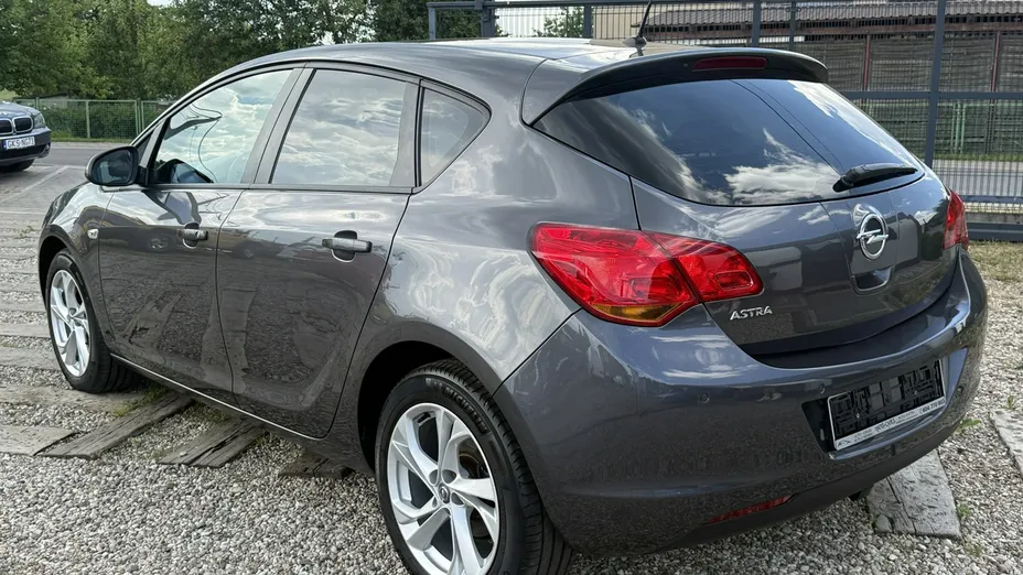 OPEL Astra -