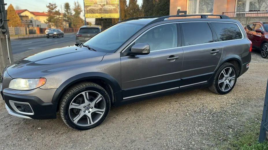 VOLVO XC70 -