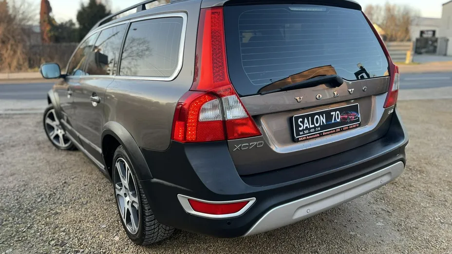 VOLVO XC70 -