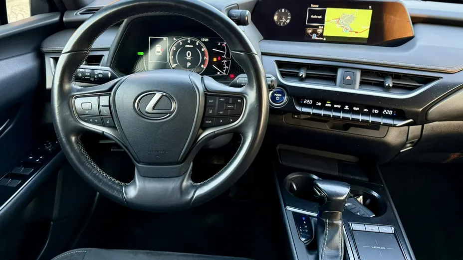 LEXUS UX -