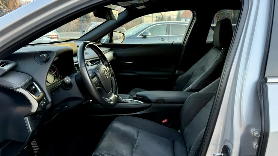 LEXUS UX -