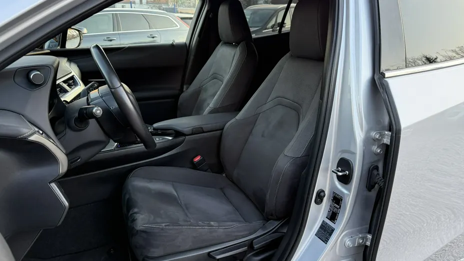 LEXUS UX -
