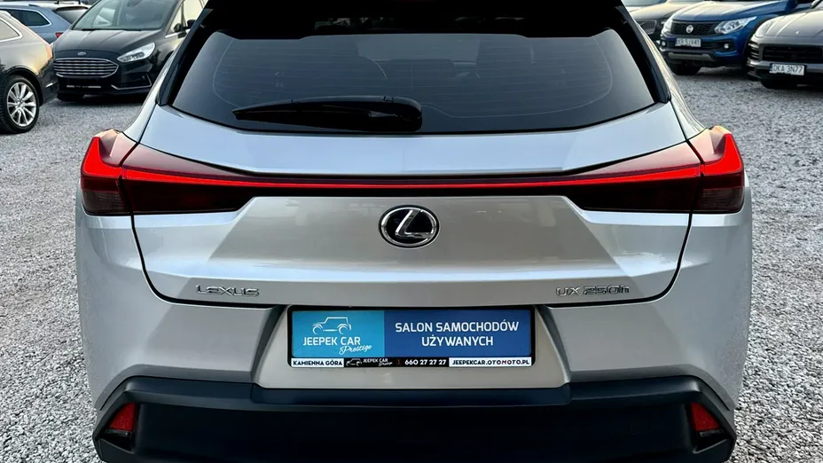 LEXUS UX -