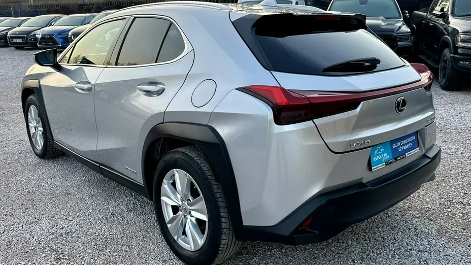 LEXUS UX -