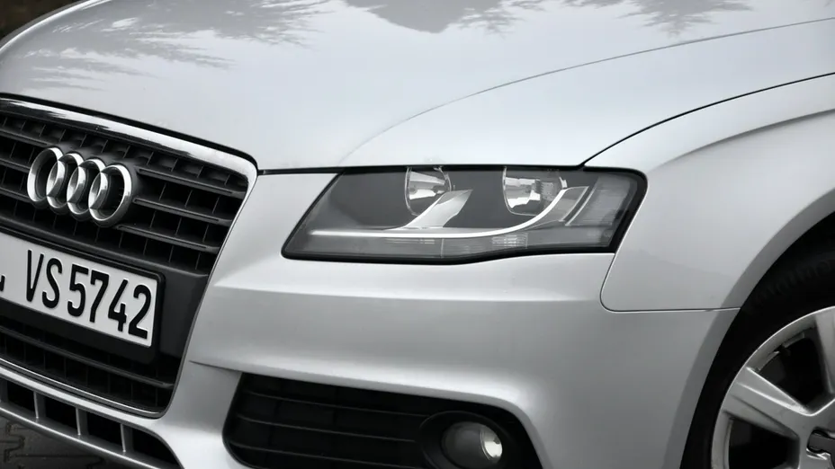 AUDI A4 -