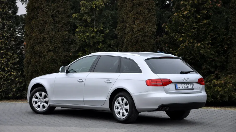 AUDI A4 -