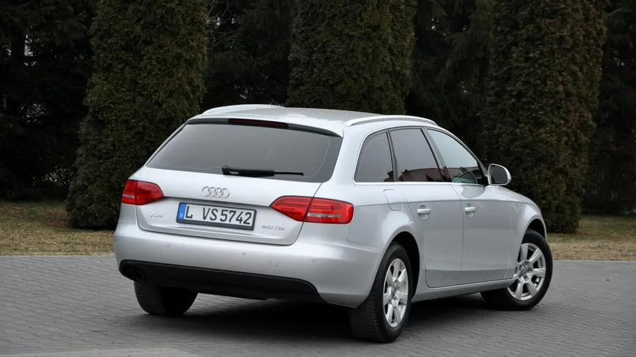 AUDI A4 -