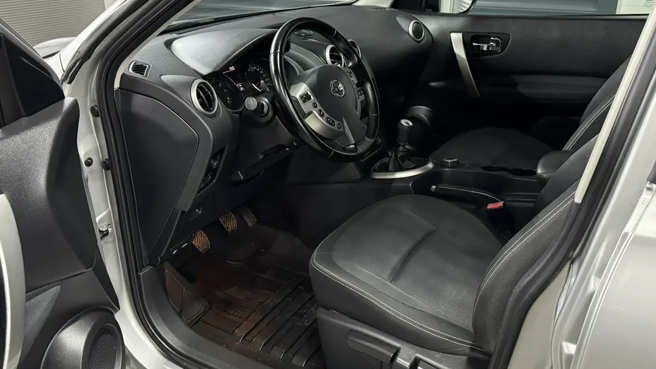NISSAN Qashqai -