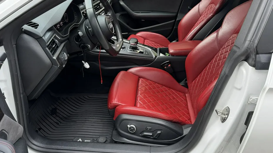 AUDI S5 -