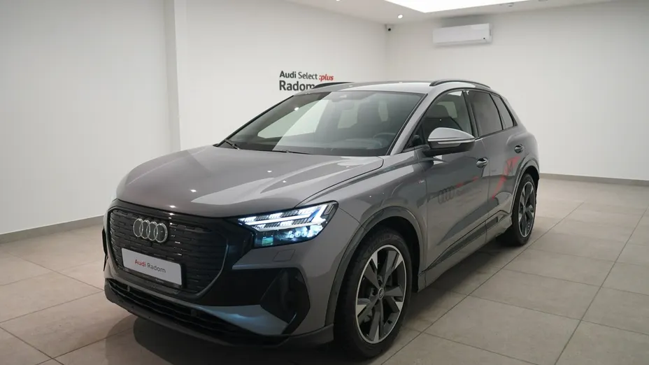AUDI Q4 -