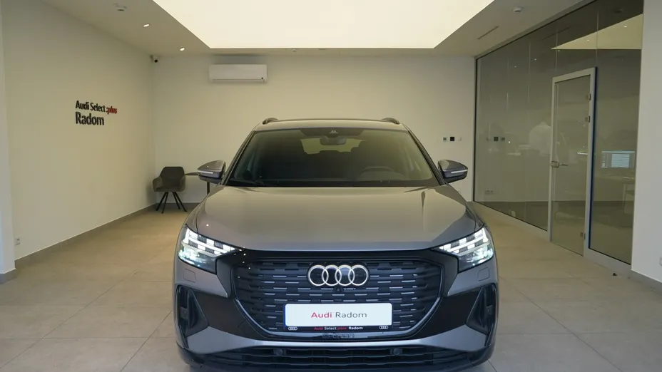 AUDI Q4 -