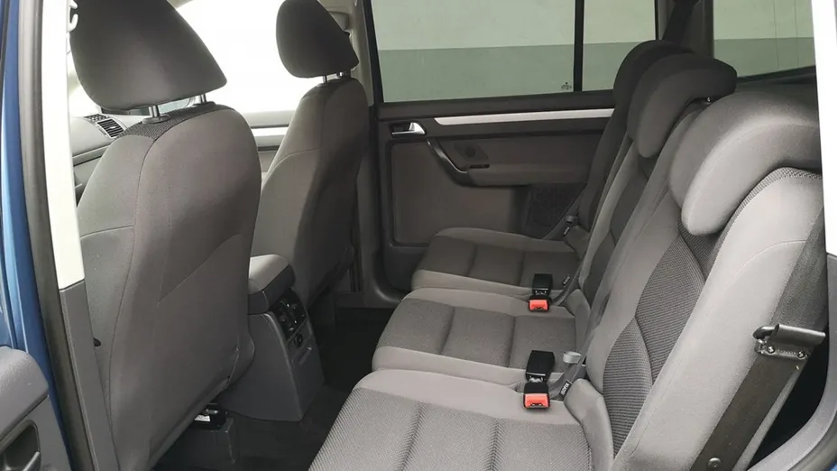 VOLKSWAGEN Touran -