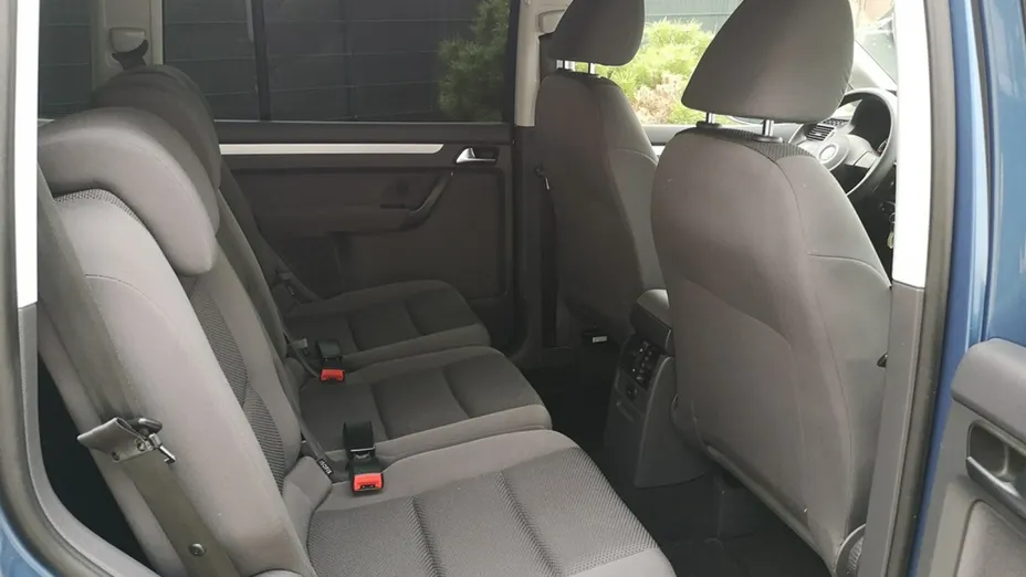 VOLKSWAGEN Touran -