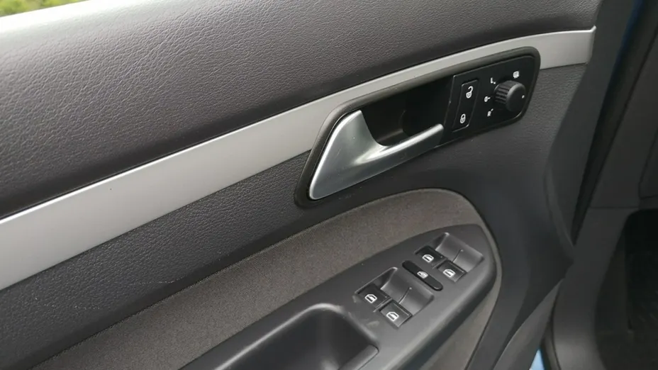 VOLKSWAGEN Touran -