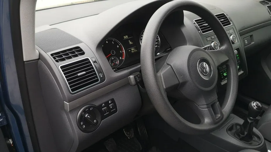 VOLKSWAGEN Touran -