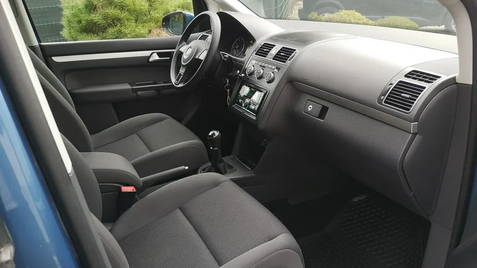 VOLKSWAGEN Touran -
