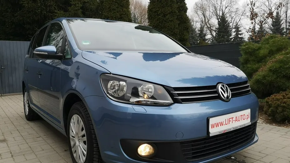 VOLKSWAGEN Touran -