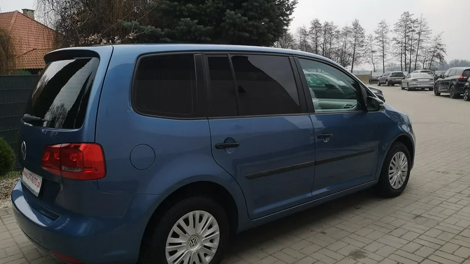 VOLKSWAGEN Touran -