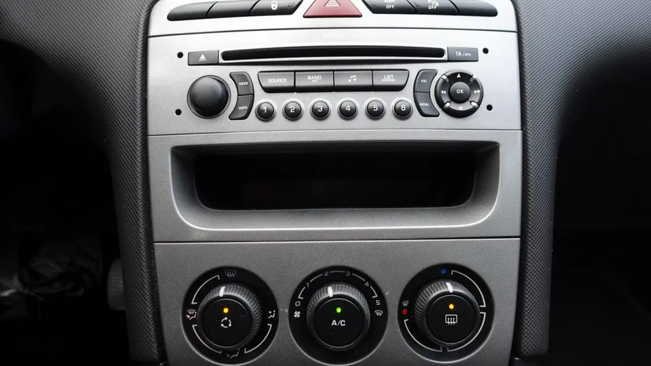 PEUGEOT 308 -