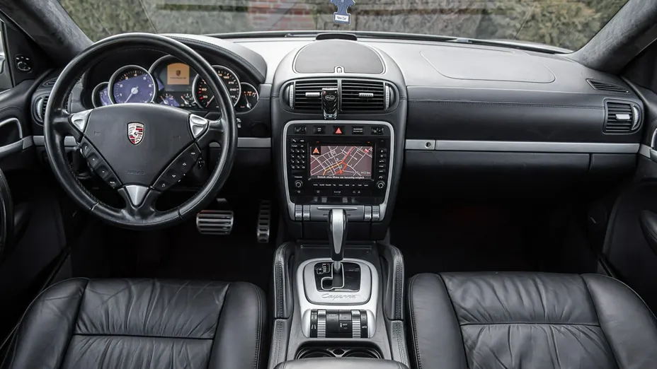 PORSCHE Cayenne -