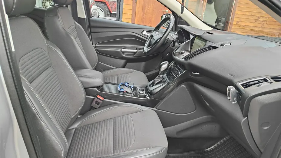 FORD Kuga -