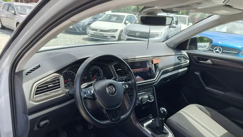 VOLKSWAGEN T-ROC -