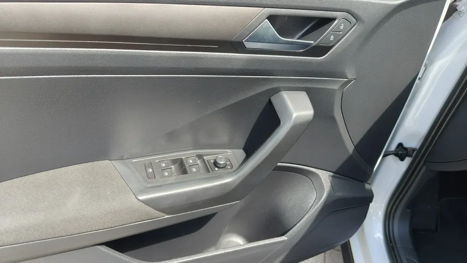 VOLKSWAGEN T-ROC -