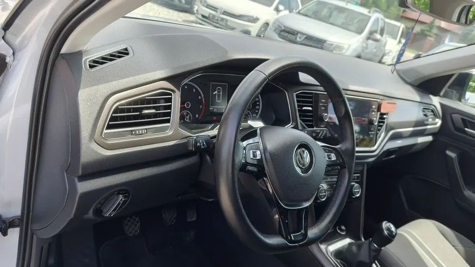 VOLKSWAGEN T-ROC -