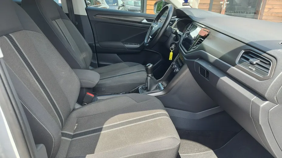 VOLKSWAGEN T-ROC -