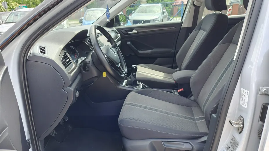 VOLKSWAGEN T-ROC -