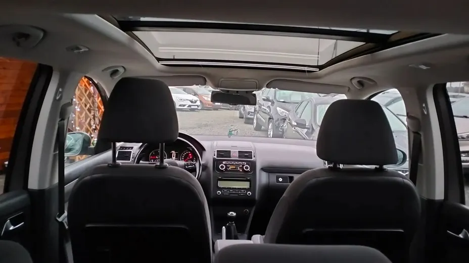 VOLKSWAGEN Touran -