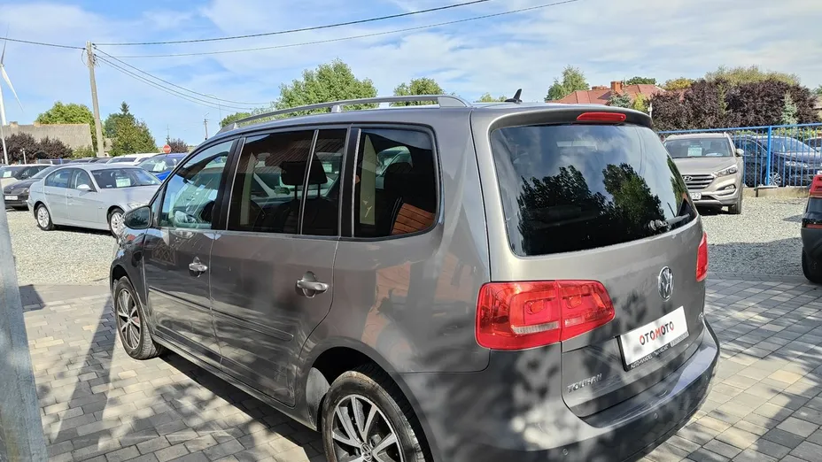 VOLKSWAGEN Touran -