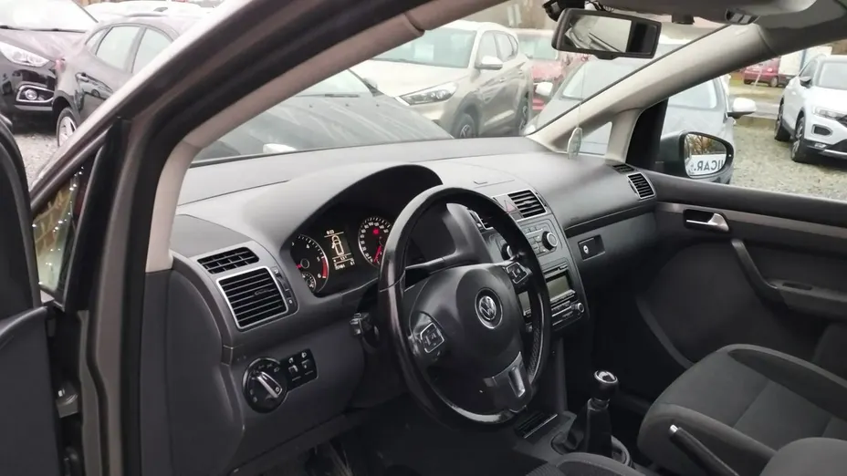 VOLKSWAGEN Touran -