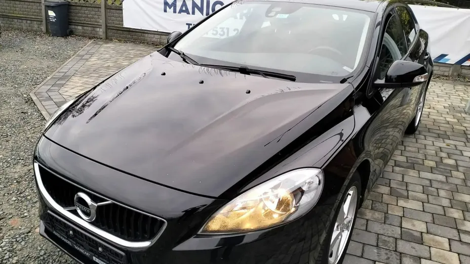 VOLVO V40 -